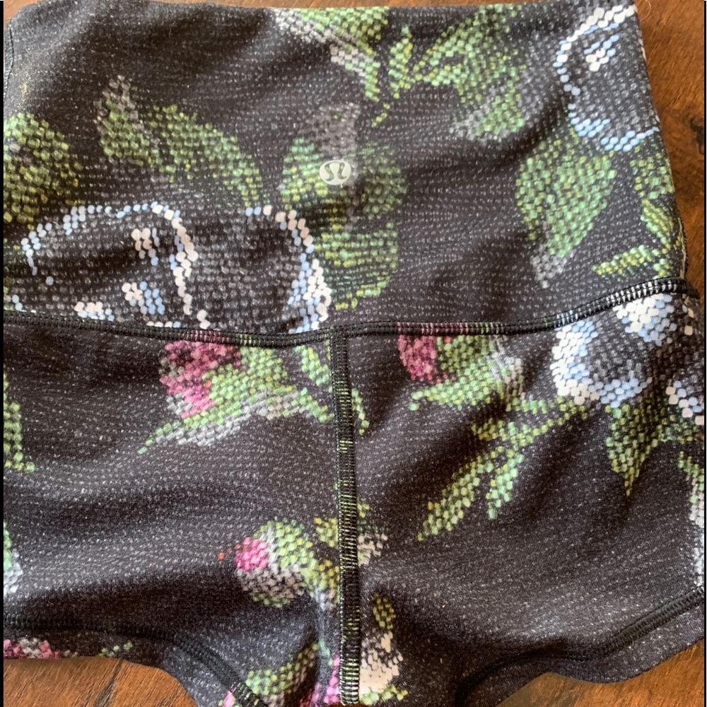 Lululemon roll over high rise shorts size 2
